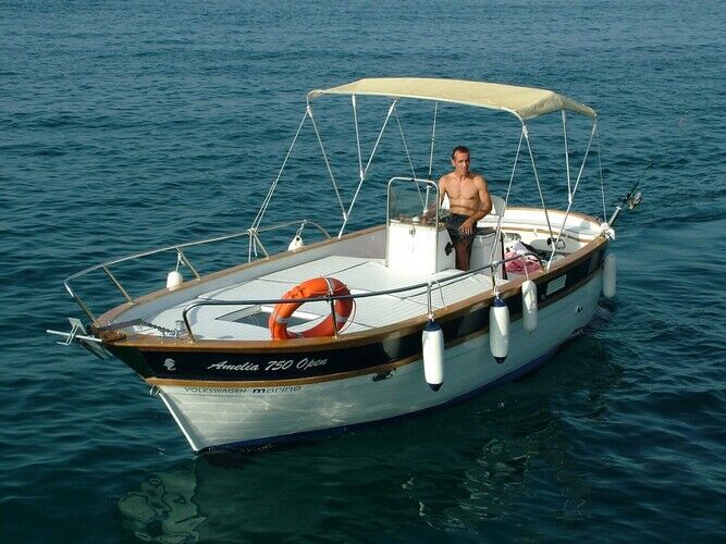 images/amelia-750-open-03.jpg 3