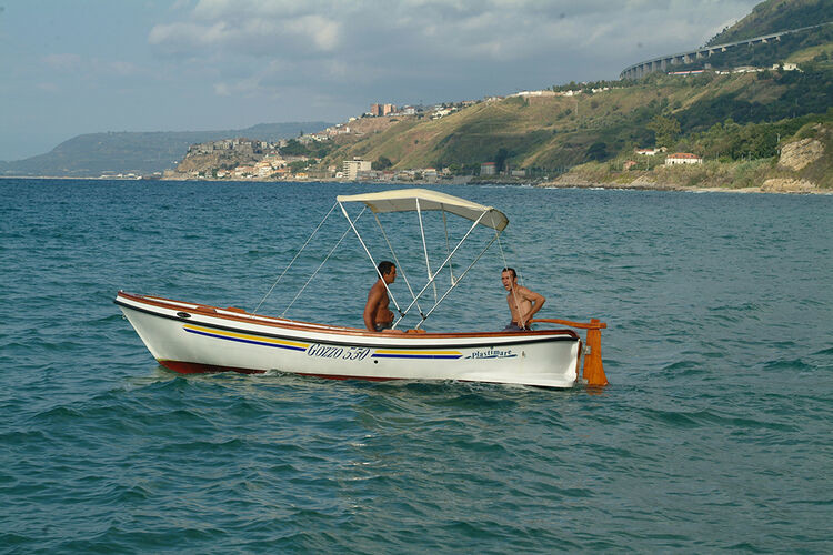 images/gozzo-550-02.jpg 2